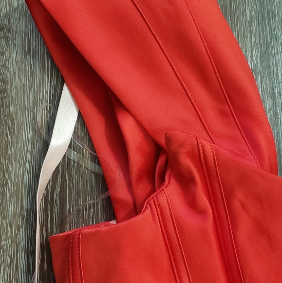 HOUSE OF CB Loretta off-shoulder satin midi dress L+ - Picture 11 of 17